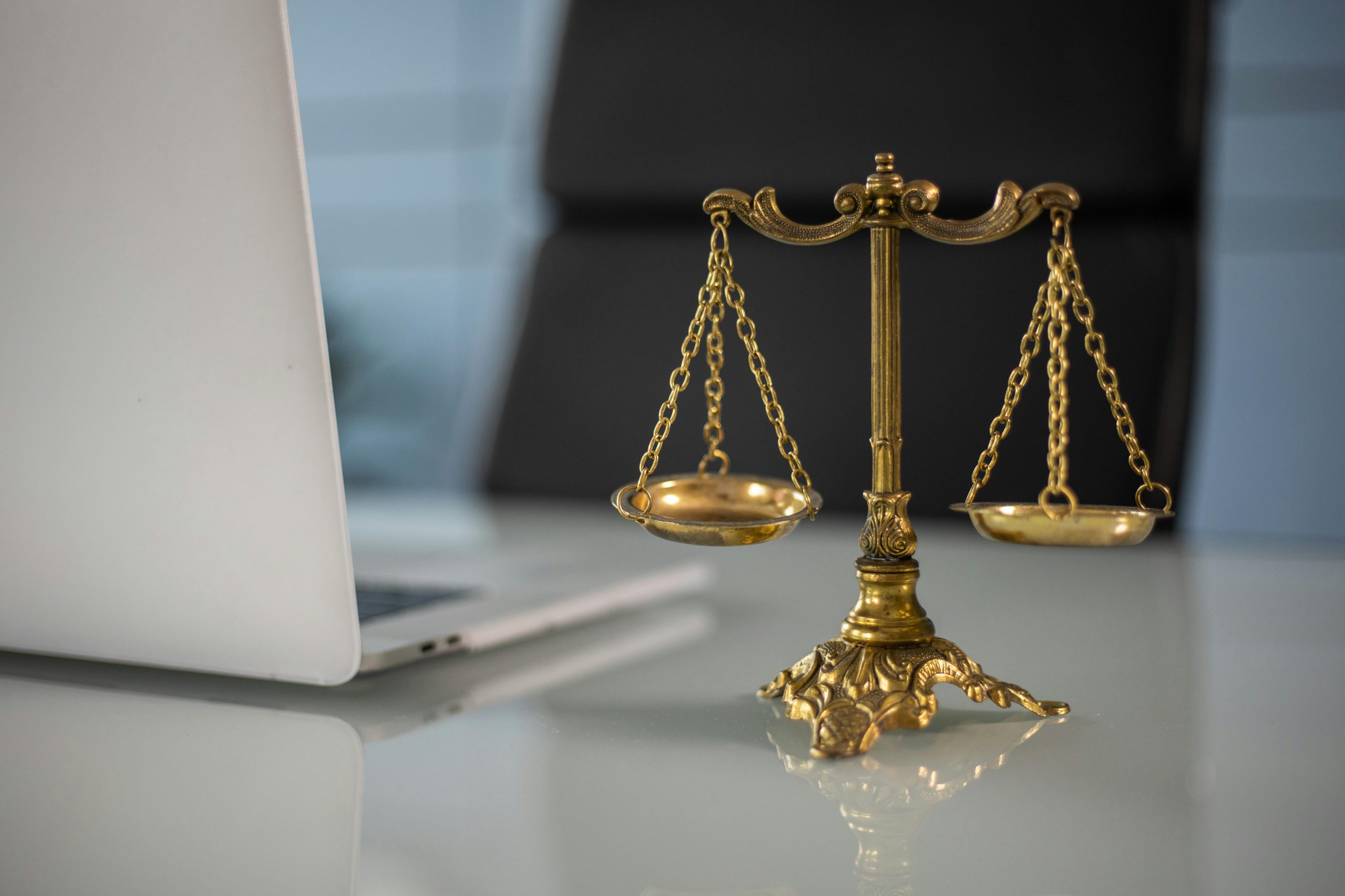 ¿Cómo se deben documentar tributariamente los pagos de costas fijados por los tribunales?