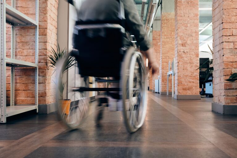 Todo lo que debes saber sobre el Seguro de Invalidez y Sobrevivencia (SIS): coberturas, requisitos y cambios normativos.